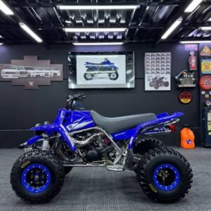 🔥 Key Features Engine: 347cc twin-cylinder, 2-stroke Transmission: 6-speed manual Drive: Chain-driven rear wheel (2WD) Cooling: Liquid-cooled system Power delivery: Extremely fast throttle response. ⚡ Performance Very high power-to-weight ratio Built for speed and racing, not beginners Strong acceleration, especially in sand dunes Loud, aggressive 2-stroke sound