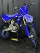 The YZ125X sets the standard for light, fast two-stroke fun! The perfect entry into the world of XC and enduro competition. 125cc. DISPLACEMENT. 212 Ib