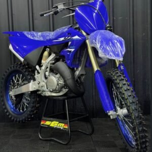 The YZ125X sets the standard for light, fast two-stroke fun! The perfect entry into the world of XC and enduro competition. 125cc. DISPLACEMENT. 212 Ib